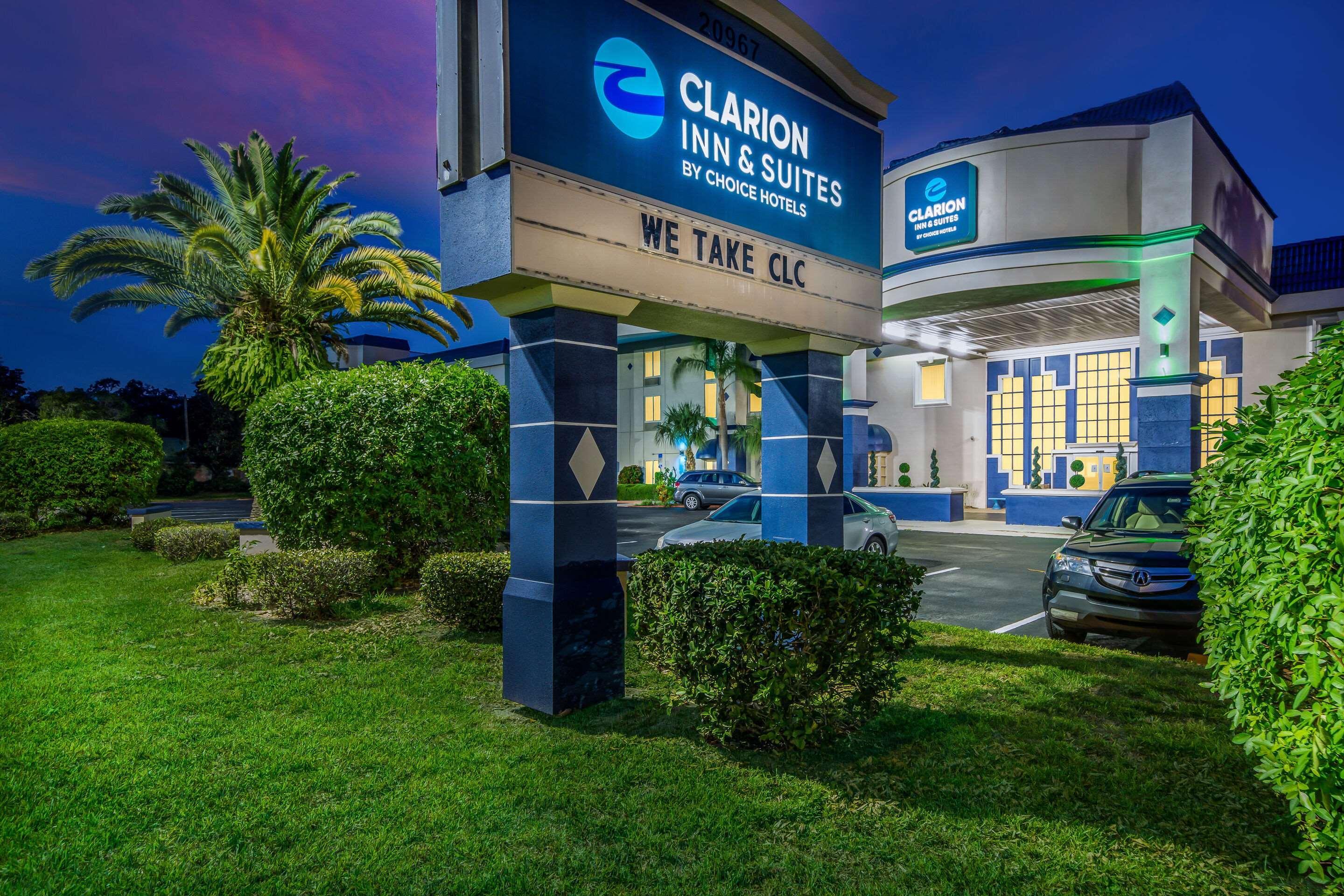Clarion Inn & Suites Central Clearwater Beach Exterior photo