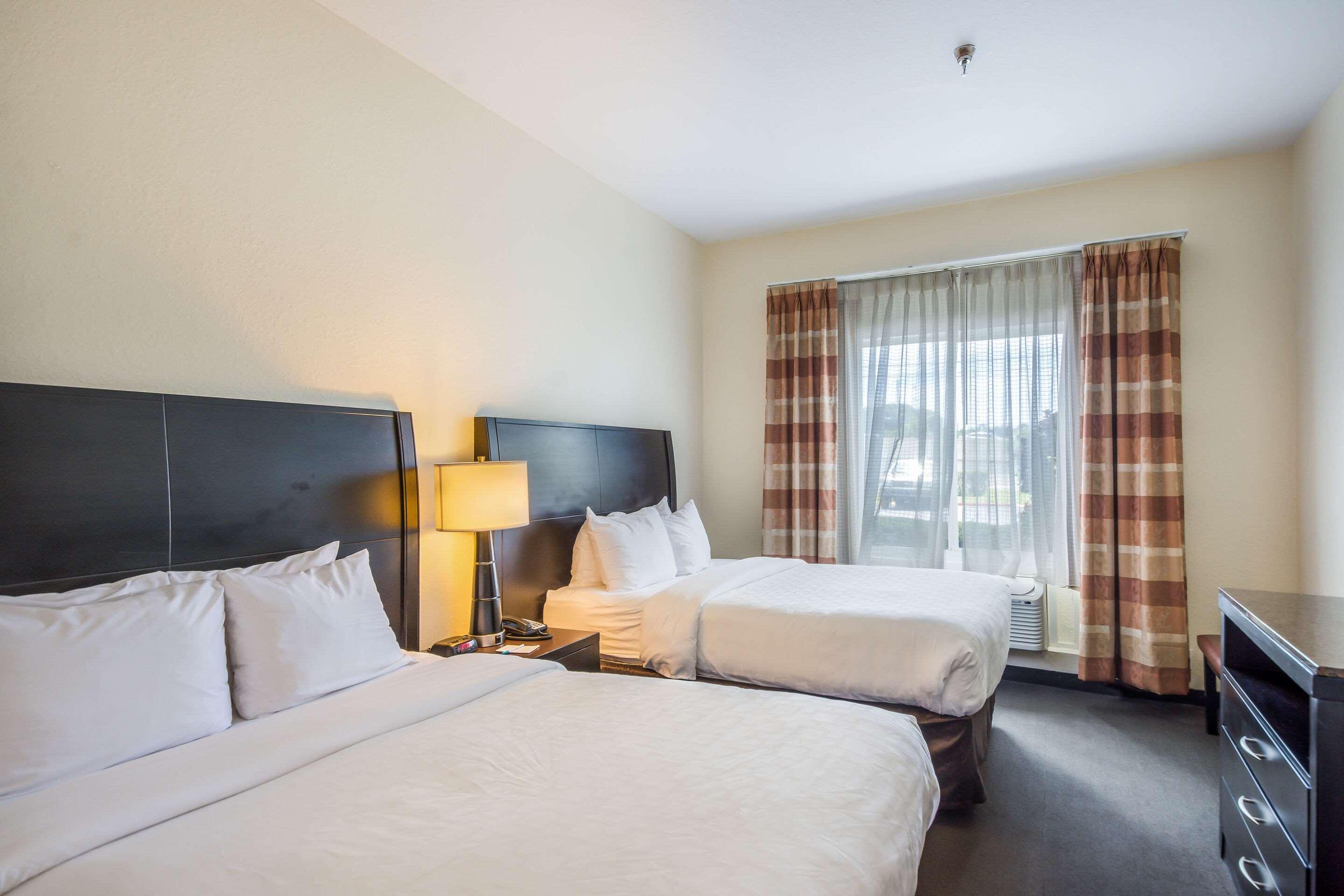 Clarion Inn & Suites Central Clearwater Beach Exterior photo